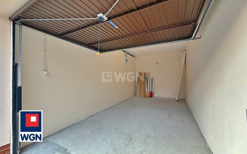 Skrajny Garaż w doskonałym położeniu przy Placu Jana Pawła II — zdjęcie 2