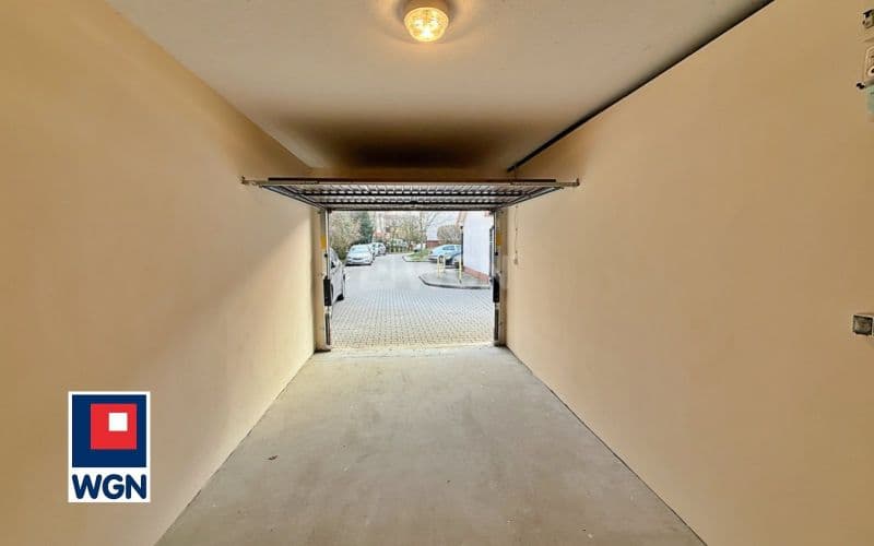 Skrajny Garaż w doskonałym położeniu przy Placu Jana Pawła II — zdjęcie 4