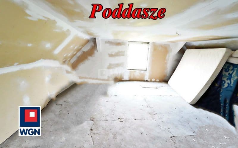 Dom na dużej działce z budynkami gospodarczymi. — zdjęcie 11