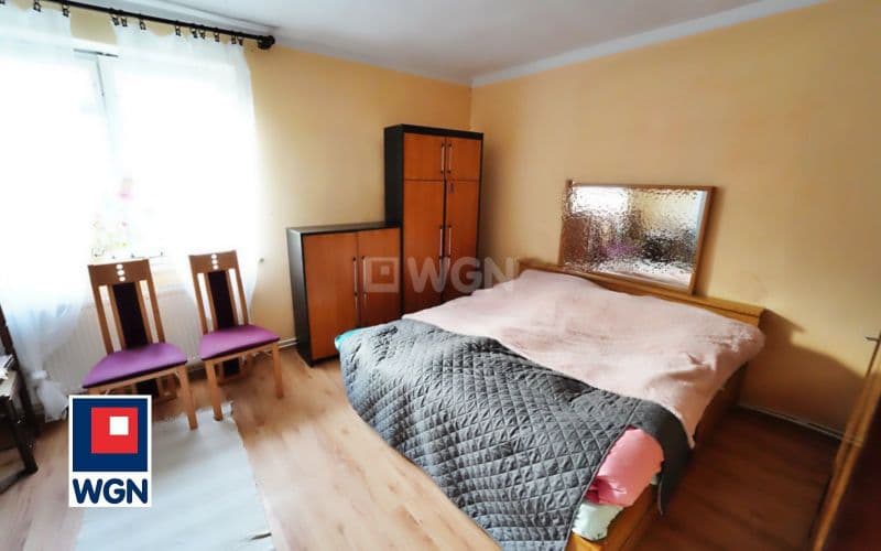 Dom na dużej działce z budynkami gospodarczymi. — zdjęcie 6