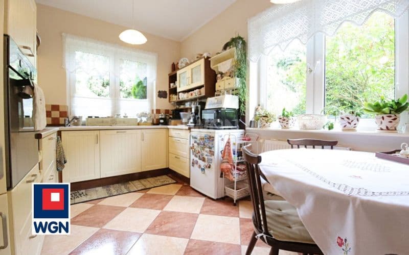 Dom z bajecznym ogrodem i garażem na 5 aut — zdjęcie 10