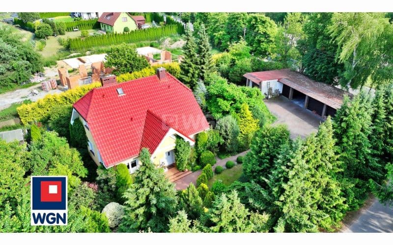 Dom z bajecznym ogrodem i garażem na 5 aut — zdjęcie 4