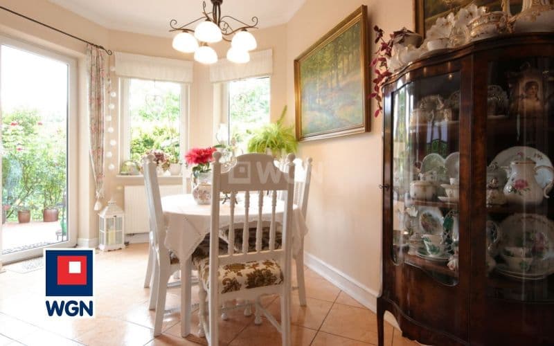 Dom z bajecznym ogrodem i garażem na 5 aut — zdjęcie 8