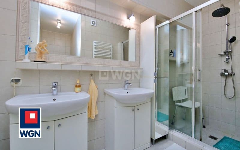 Bajeczny dom w okolicy lasów i jezior — zdjęcie 9